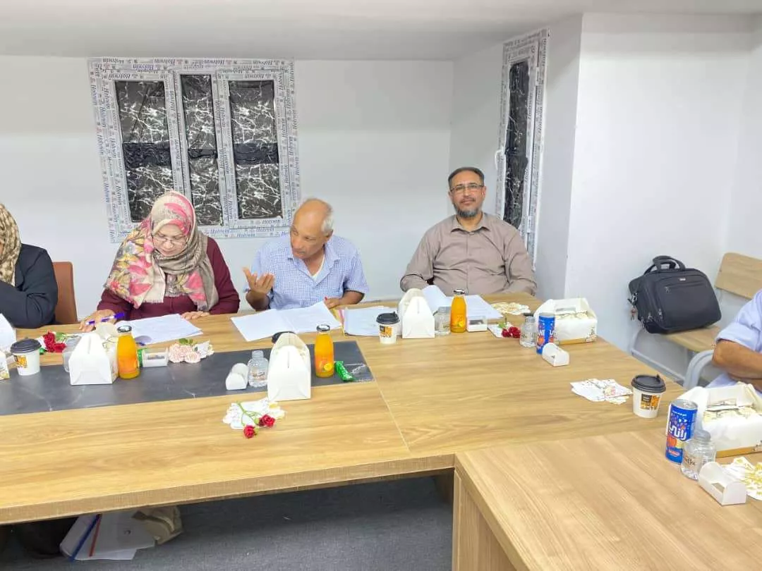 عقد صباح اليوم الأربعاء 21 أكتوبر بقسم اللغة العربية شعبة الأدب، لقاء بشأن مناقشة مقترحات الطالبات