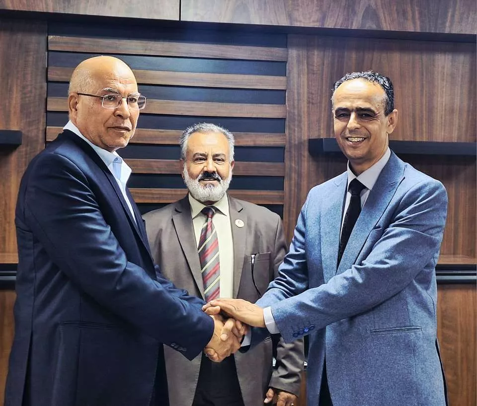 تسليم واستلام مهام رئاسة الأكاديمية ووكيل الشؤون العلمية  بفرع الساحل الغربي